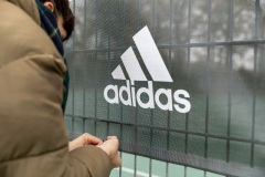 "MACHT UNSERE SCHUHE SAUBER"