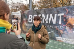 "MACHT UNSERE SCHUHE SAUBER"