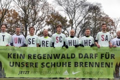 "MACHT UNSERE SCHUHE SAUBER"